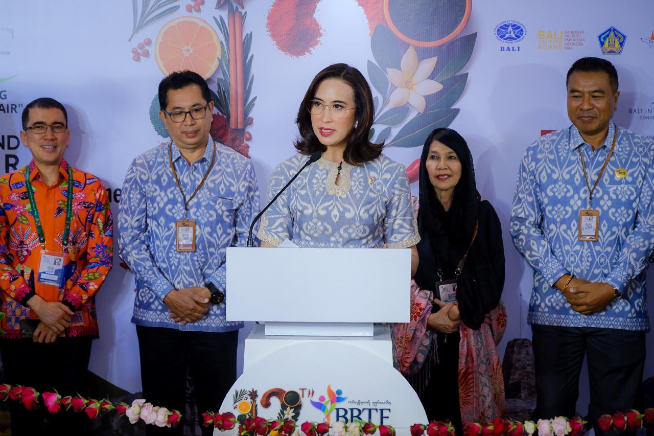 Hampir 7 Juta Wisman Terkonsentrasi di Bali, Menpar Soroti Ketimpangan Pariwisata Nasional